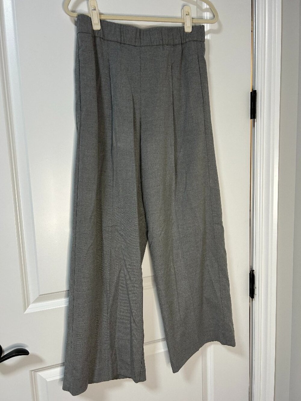 Ann Taylor Gray Pull on Pants Size M NWOT